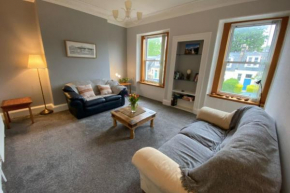 Cosy 2 Bedroom Home in Edinburgh in a Great Location